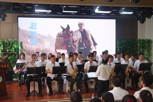 高雅藝術(shù)潤(rùn)童心，管樂(lè)之聲傳校園——榆林學(xué)院管樂(lè)團(tuán)走進(jìn)高新二小藝術(shù)交流活動(dòng)側(cè)記